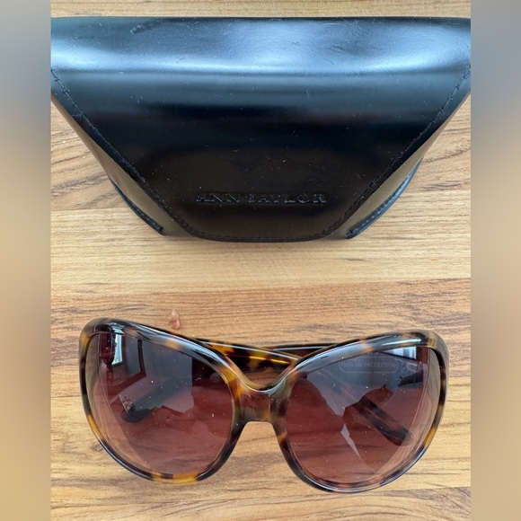 Ann Taylor authentic Tortoise Shell Sunglasses - Picture 1 of 16